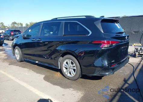 2022 Toyota Sienna Xse z USA, uszkodzony, nr VIN 5TDXSKFC2NS044270